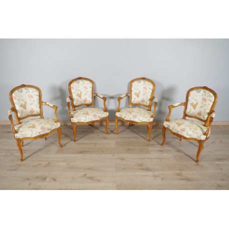Vier Sessel im Louis XV-Stil