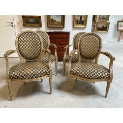 Quatre fauteuils laqués époque Louis XVI