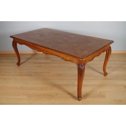 Tisch im Stil von Louis XV Nussbaum