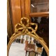 Medaillon-Spiegel im Louis-XVI-Stil