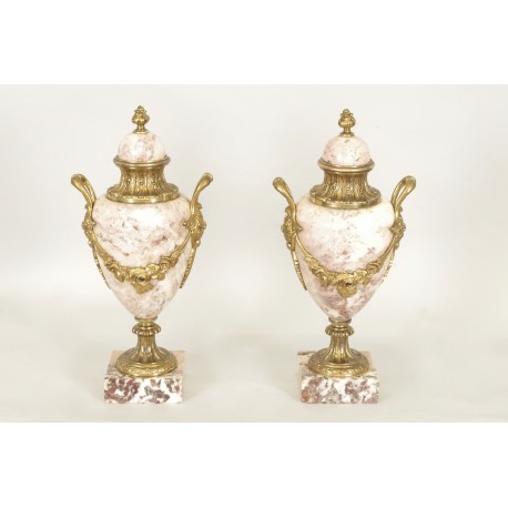 Paar Vasen im Louis-XVI-Stil
