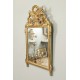 Goldener Holzspiegel im Louis-XVI-Stil
